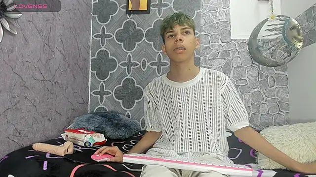 sexyboys cutex18 online show from January 8, 2026, 9:06 pm