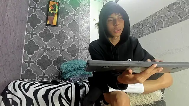 Snapshot of sexyboys_cutex18 chatting on February 21, 2026, 12:44 am sexyboys cutex18 online show from February 21, 2026, 12:44 am