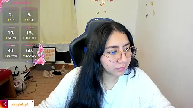 LoveLyy- online show from February 9, 2026, 1:26 pm