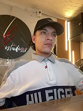 santyrestrepo online show from June 26, 2026, 8:46 pm