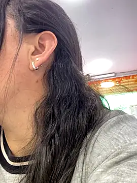 Stefany Bam online show from December 5, 2025, 4:25 pm