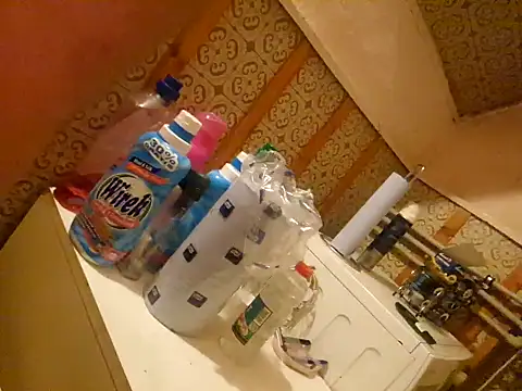 Snapshot of MeskaKurwa1988 chatting on November 6, 2025, 12:33 am MeskaKurwa1988 online show from November 6, 2025, 12:33 am