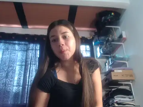 Snapshot of Saraa_loove chatting on October 17, 2025, 12:41 pm Saraa loove online show from October 17, 2025, 12:41 pm