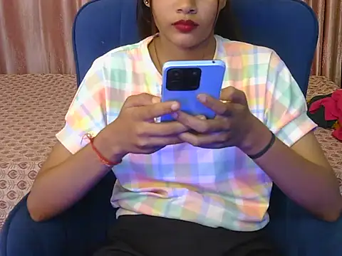 Snapshot of yours-angell chatting on October 9, 2025, 4:43 am yours-angell online show from October 9, 2025, 4:43 am