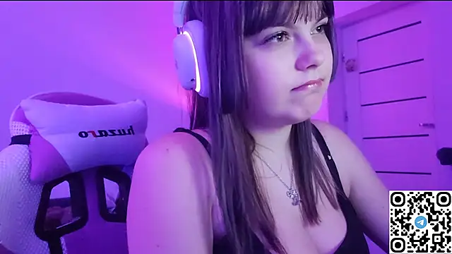 KristiBloom online show from December 15, 2025, 9:52 pm