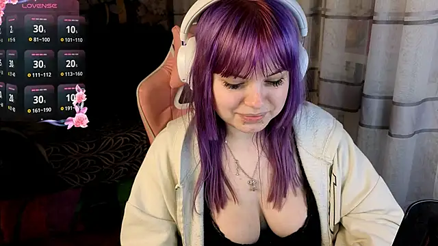 KristiBloom online show from April 15, 2026, 9:59 pm