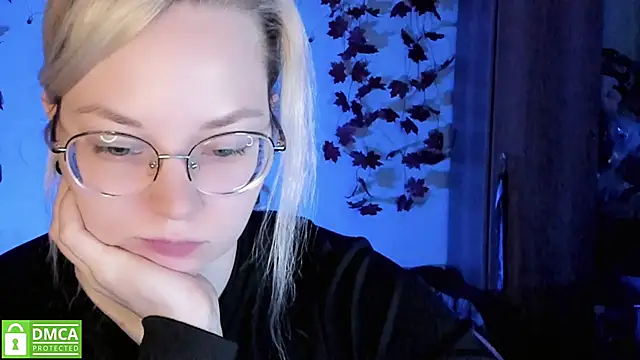 HoneyDazzle online show from November 23, 2025, 6:30 pm