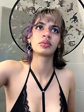 Snapshot of sukulaurens chatting on October 19, 2025, 4:57 am sukulaurens online show from October 19, 2025, 4:57 am