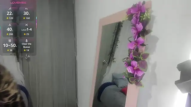 Snapshot of scarlett__m chatting on November 26, 2025, 11:11 am scarlett m online show from November 26, 2025, 11:11 am