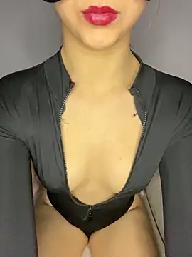 Snapshot of christalles chatting on November 9, 2025, 7:34 pm christalles online show from November 9, 2025, 7:34 pm