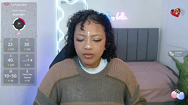 THIANA TAY online show from October 13, 2025, 3:28 am