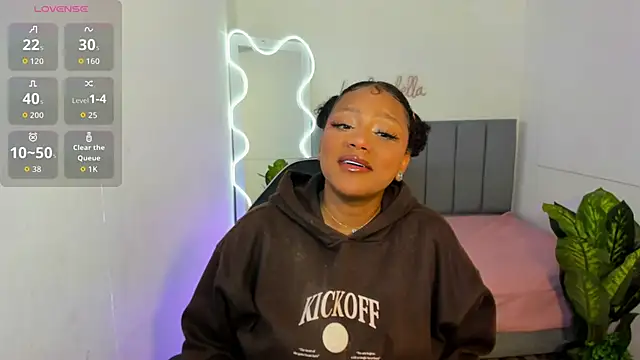 THIANA TAY online show from October 18, 2025, 3:09 am