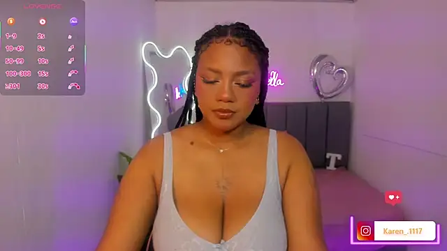 THIANA TAY online show from November 28, 2025, 11:07 pm