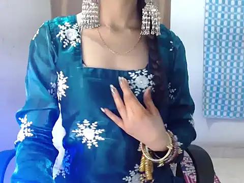 Roiseeee online show from February 19, 2026, 5:03 am