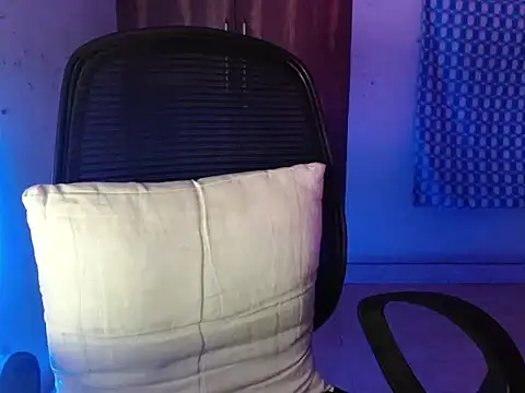 Roiseeee online show from March 8, 2026, 4:38 am