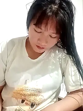 TrangNemo online show from October 17, 2025, 1:25 pm