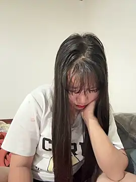 TrangNemo online show from November 5, 2025, 10:43 pm