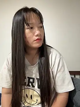 TrangNemo online show from November 9, 2025, 10:19 pm