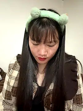 TrangNemo online show from December 18, 2025, 10:38 pm