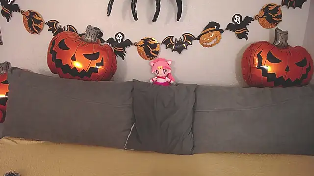 Snapshot of Evarey_ chatting on October 28, 2025, 5:44 am Evarey online show from October 28, 2025, 5:44 am