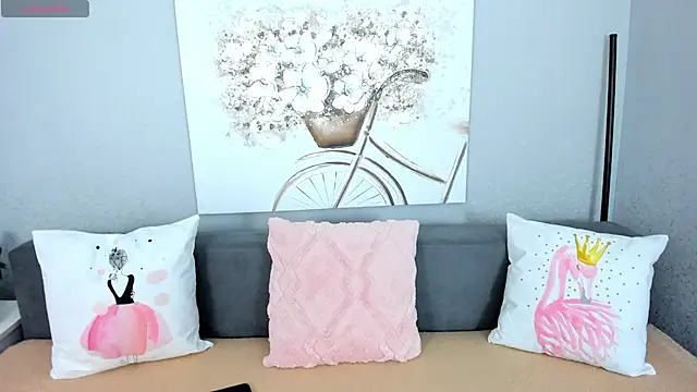 Snapshot of Evarey_ chatting on November 17, 2025, 5:35 am Evarey online show from November 17, 2025, 5:35 am