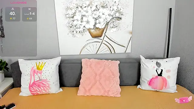 Snapshot of Evarey_ chatting on November 19, 2025, 5:29 am Evarey online show from November 19, 2025, 5:29 am