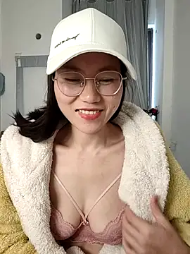 nini10052025 online show from December 3, 2025, 4:09 am