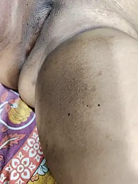 Snapshot of Queen_washna1 chatting on October 27, 2025, 8:40 am Queen washna1 online show from October 27, 2025, 8:40 am