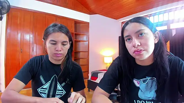 Sofy and Mia online show from October 10, 2025, 12:37 pm