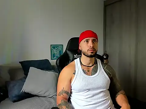 Snapshot of Dave-Max01 chatting on November 8, 2025, 3:45 pm Dave-Max01 online show from November 8, 2025, 3:45 pm