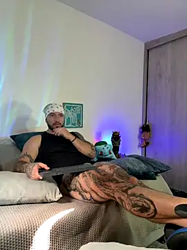 Snapshot of Dave-Max01 chatting on November 15, 2025, 2:13 pm Dave-Max01 online show from November 15, 2025, 2:13 pm