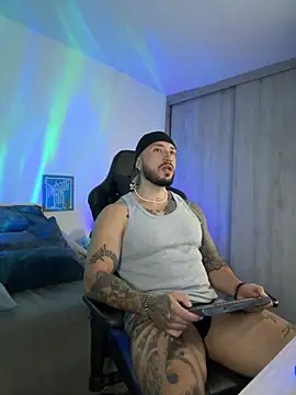 Snapshot of Dave-Max01 chatting on November 22, 2025, 2:32 am Dave-Max01 online show from November 22, 2025, 2:32 am