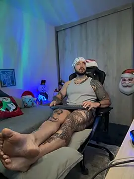 Snapshot of Dave-Max01 chatting on November 28, 2025, 11:24 am Dave-Max01 online show from November 28, 2025, 11:24 am