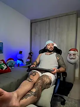 Snapshot of Dave-Max01 chatting on November 29, 2025, 2:36 am Dave-Max01 online show from November 29, 2025, 2:36 am