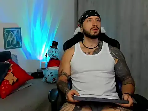 Snapshot of Dave-Max01 chatting on December 3, 2025, 10:02 am Dave-Max01 online show from December 3, 2025, 10:02 am