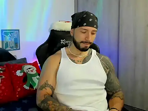 Snapshot of Dave-Max01 chatting on December 19, 2025, 12:45 pm Dave-Max01 online show from December 19, 2025, 12:45 pm