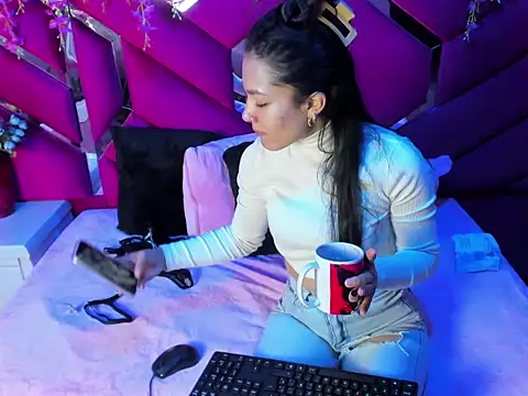 Gisell Squirt  online show from November 13, 2025, 12:15 pm