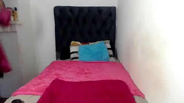 MissLola026 online show from January 14, 2026, 6:52 am