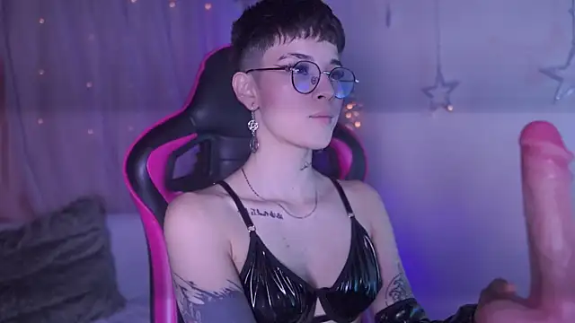 Giia Moretti  online show from December 18, 2025, 7:42 pm