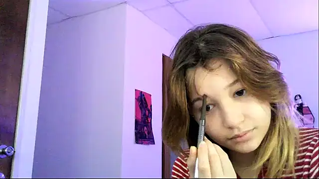 Snapshot of EmuOtori chatting on February 5, 2026, 12:21 pm EmuOtori online show from February 5, 2026, 12:21 pm