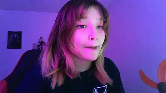 Snapshot of EmuOtori chatting on February 24, 2026, 12:36 pm EmuOtori online show from February 24, 2026, 12:36 pm