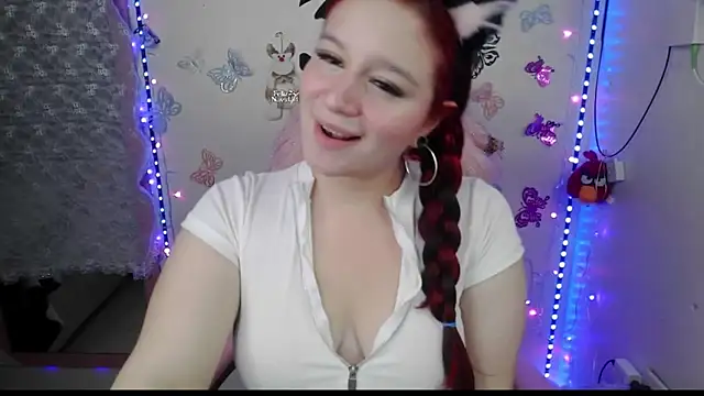 luna00bella7 online show from November 30, 2025, 11:09 pm