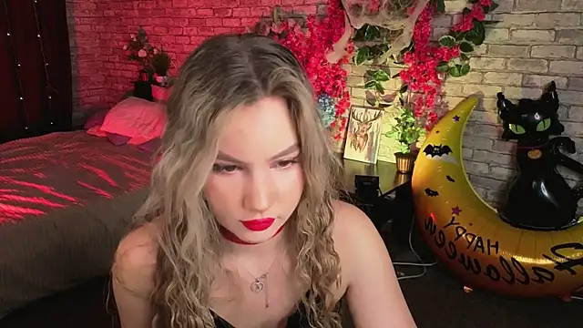  BellaClark online show from October 29, 2025, 8:10 pm