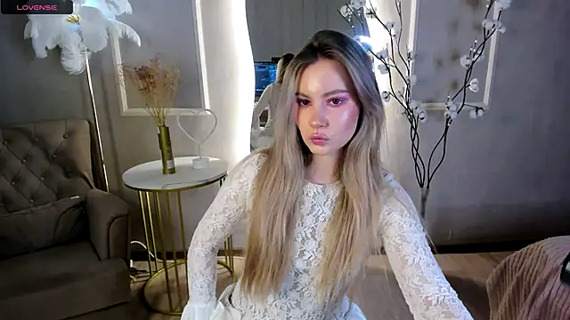  BellaClark online show from December 3, 2025, 8:29 pm