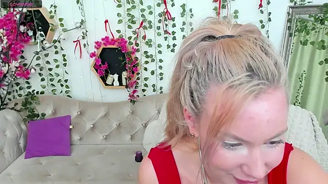  BellaClark online show from May 7, 2026, 8:36 pm