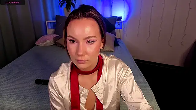  BellaClark online show from May 13, 2026, 8:49 pm