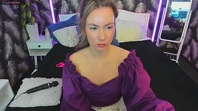  BellaClark online show from May 17, 2026, 8:16 pm