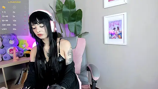 Snapshot of Bayonetta_doll chatting on October 22, 2025, 4:29 pm Bayonetta doll online show from October 22, 2025, 4:29 pm