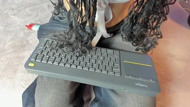 Snapshot of Violeta_js chatting on December 22, 2025, 6:32 am Violeta js online show from December 22, 2025, 6:32 am