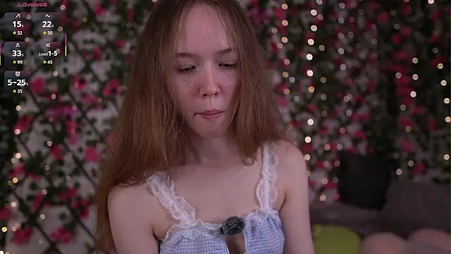 Snapshot of Petite_Polly chatting on February 17, 2026, 6:03 pm Petite Polly online show from February 17, 2026, 6:03 pm